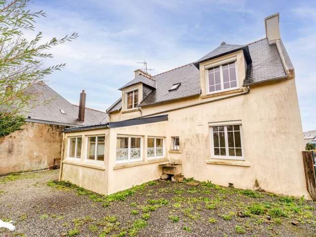 Maison en pierre de 7 pièces principales — photo du bien