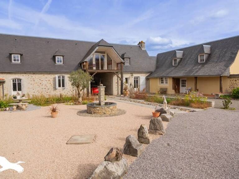 Villa de 7 pièces principales — photo 1