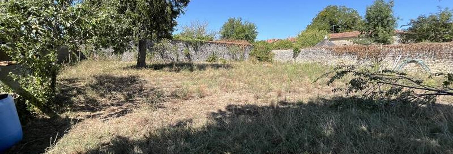Terrain  1473 m² à vendre à La Rochefoucauld-en-Angoumois (16110)