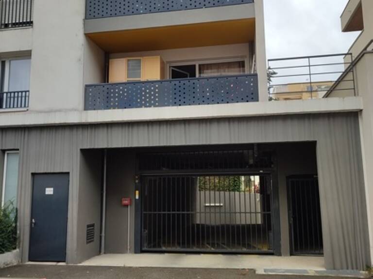 Garage   — photo 1