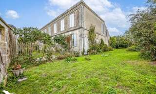 Maison 8 Pièces 233 m² à vendre à Croix-Chapeau (17220)