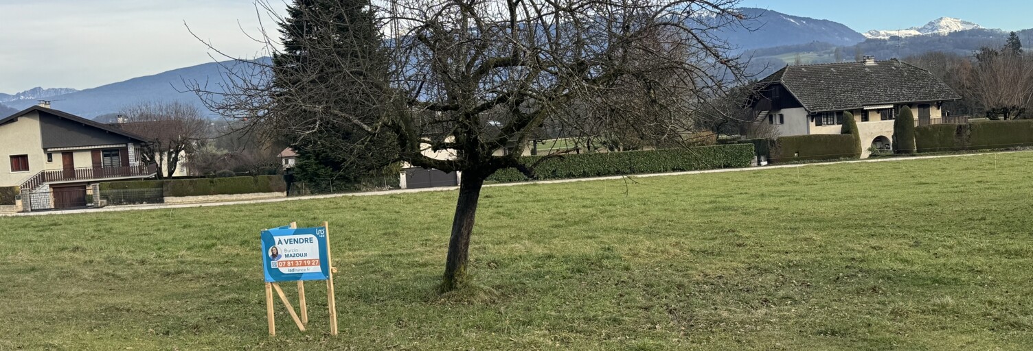 Terrain  700 m² à vendre à Bloye (74150)