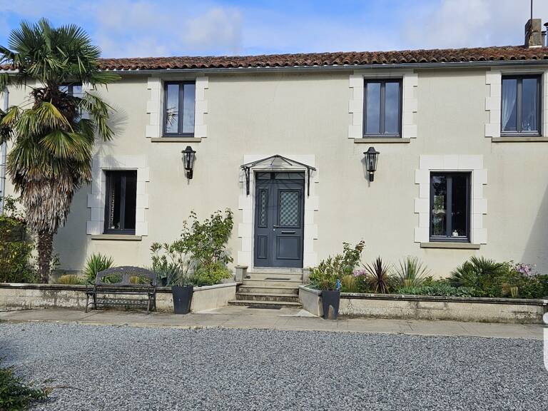 Vente Maison/villa 9 pièces — photo 1