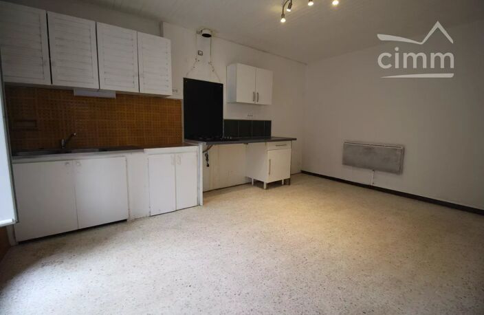 A vendre immeuble  avec un local, une cour et un garage — photo 3