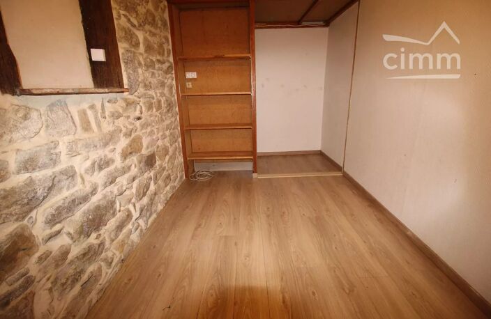 A vendre immeuble  avec un local, une cour et un garage — photo 4