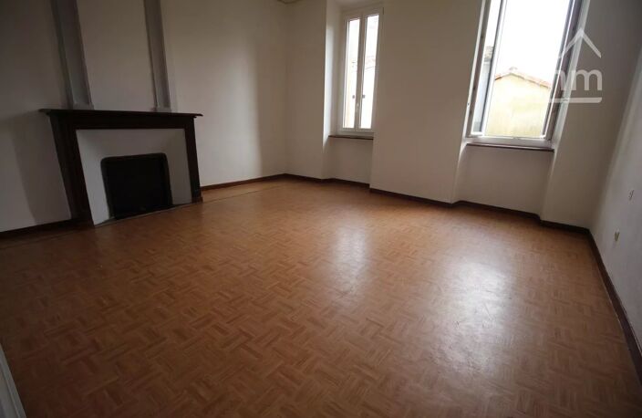 A vendre immeuble  avec un local, une cour et un garage — photo 5