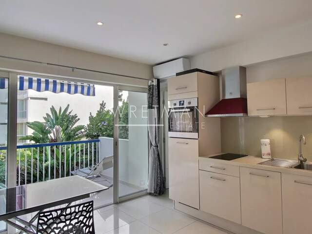 Superbe appartement rénové avec terrasse – Cannes Pointe Croiset — photo du bien