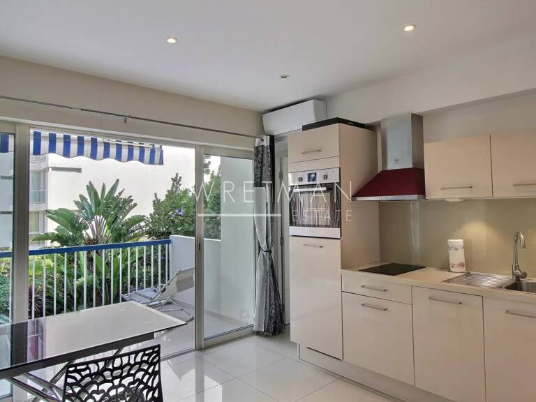 Superbe appartement rénové avec terrasse – Cannes Pointe Croiset — photo 1