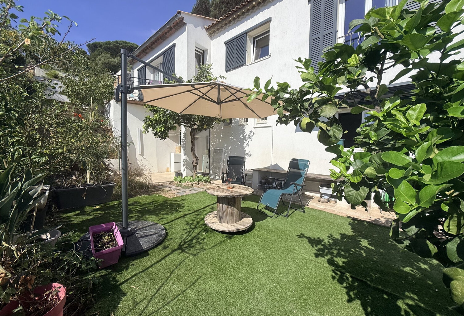 Villa rénovée vue mer à vendre LES ISSAMBRES (83) — photo 1