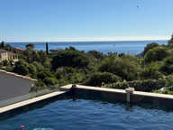 Villa rénovée vue mer à vendre LES ISSAMBRES (83) — photo 2