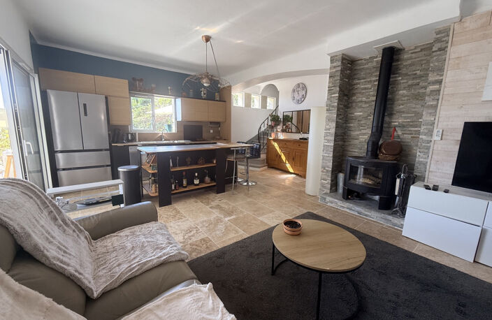Villa rénovée vue mer à vendre LES ISSAMBRES (83) — photo 3