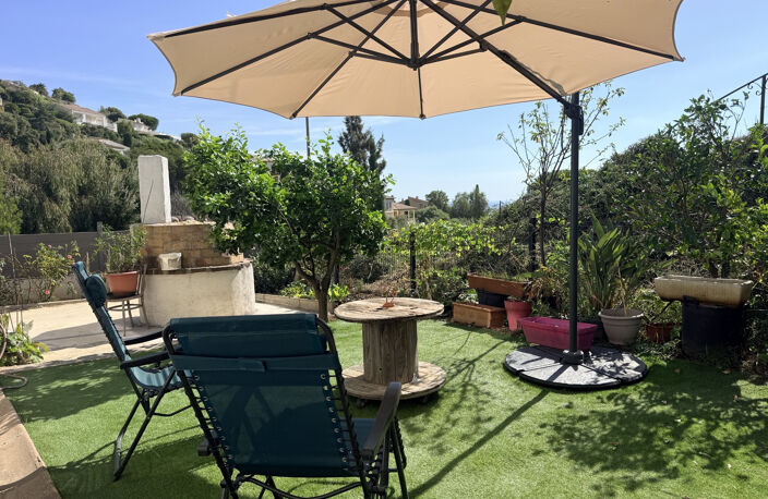 Villa rénovée vue mer à vendre LES ISSAMBRES (83) — photo 4