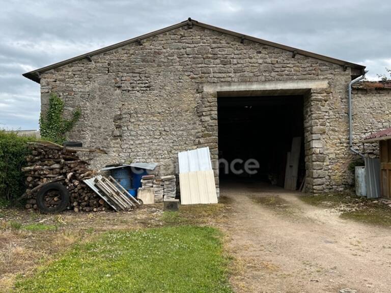 Terrain constructible 1 975 m² avec grange – 5 min de Semur-en-Auxois — photo 1