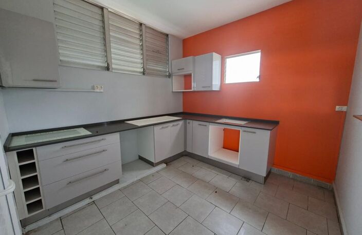Appartement T4 BIS  à Louer, Vue mer, proche centre ville, écoles et transports en commun — photo 3