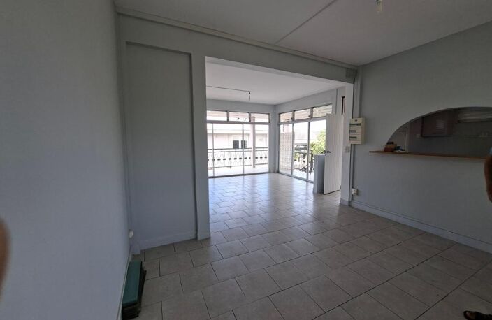 Appartement T4 BIS  à Louer, Vue mer, proche centre ville, écoles et transports en commun — photo 5
