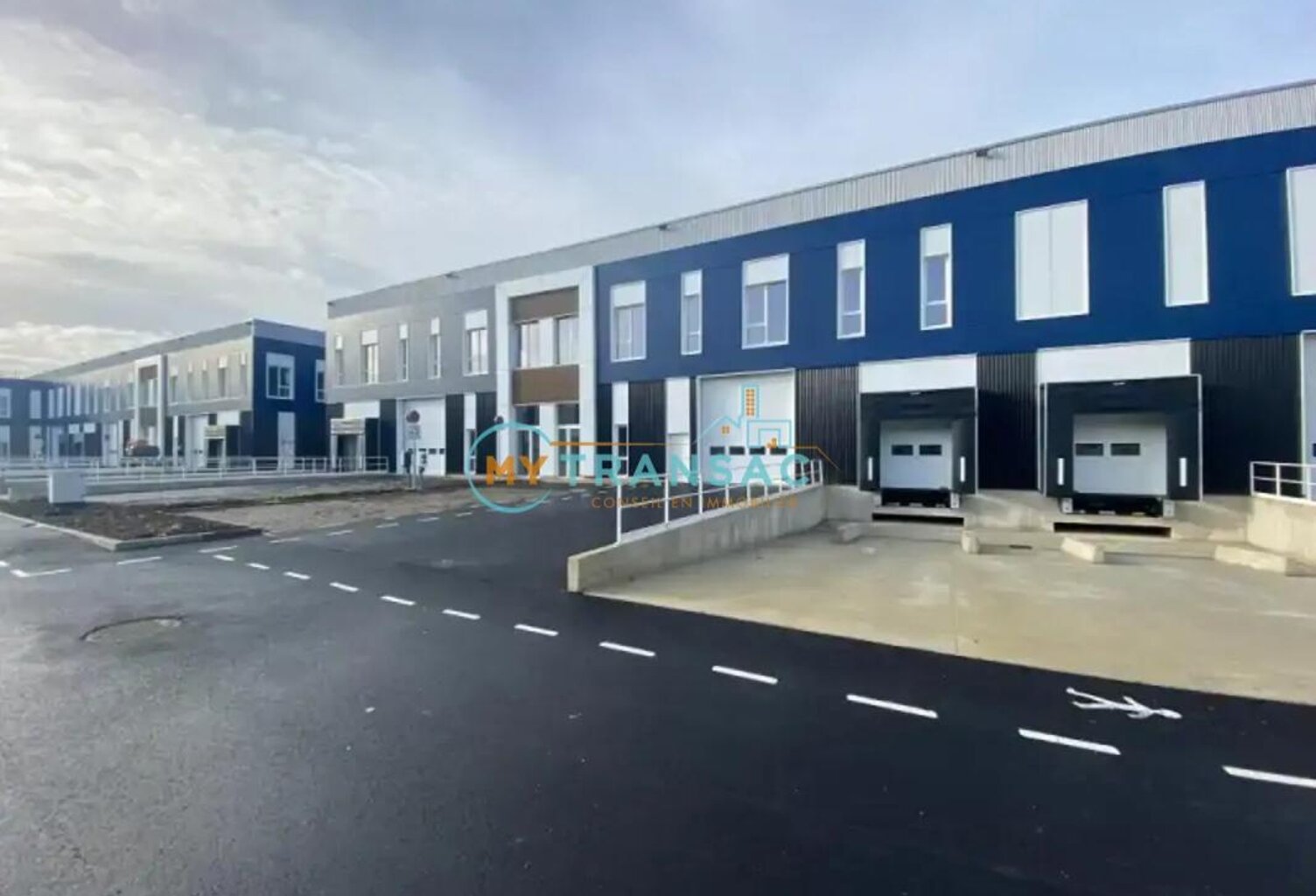 MOISSY A LOUER locaux neufs 12 000m² divisible à partir de 823m² — photo 1