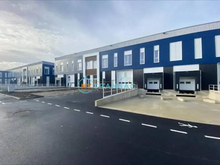 MOISSY A LOUER locaux neufs 12 000m² divisible à partir de 823m² — photo 1