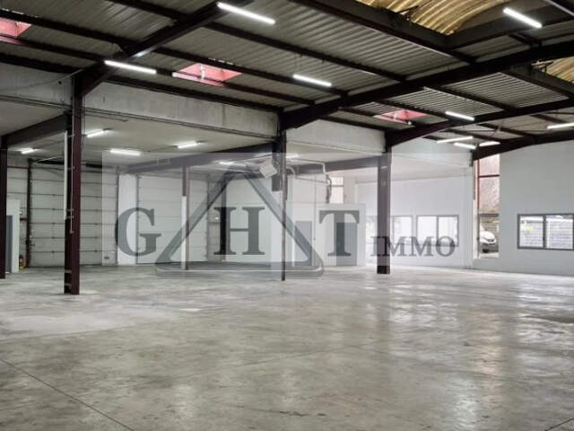 A LOUER -  1044 M² - ENTREPOT ET BUREAUX - LE BLANC MESNIL — photo du bien