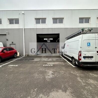 Local industriel  3680 €