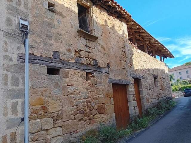 Bâtiment  en pierre 3 pièces 298m2 maison et grange — photo du bien