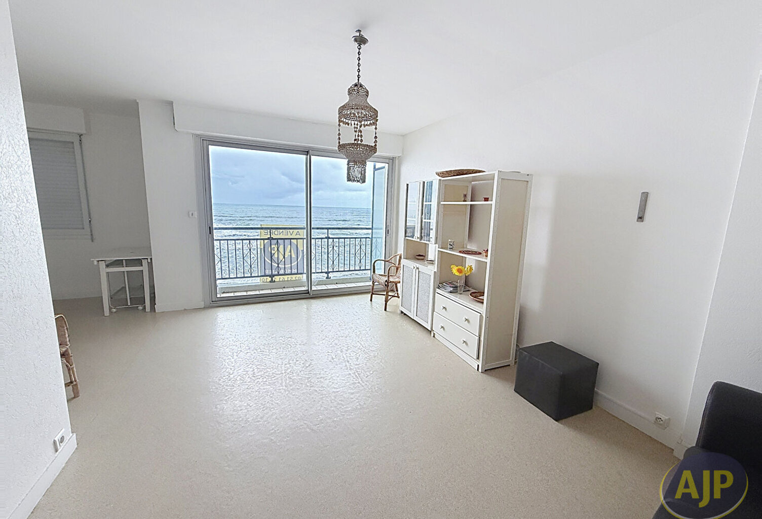 APPARTEMENT T3 - 6EME ETAGE - REMBLAI - VUE MER — photo 1
