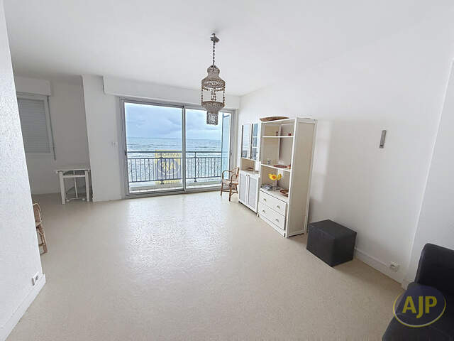 APPARTEMENT T3 - 6EME ETAGE - REMBLAI - VUE MER — photo du bien