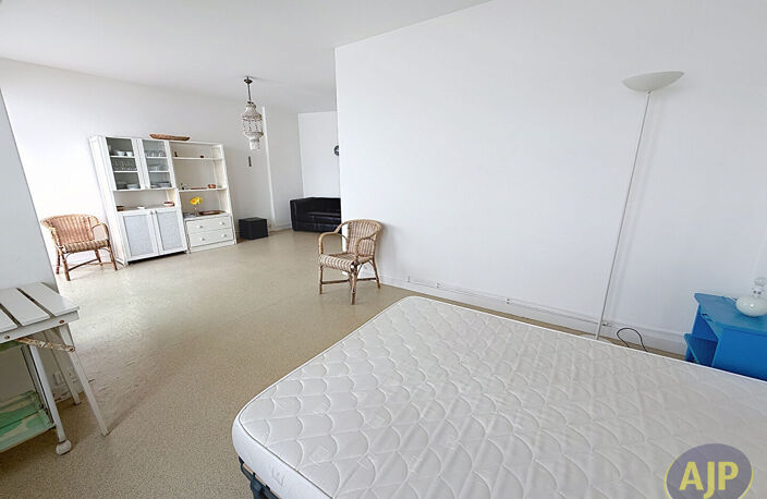 APPARTEMENT T3 - 6EME ETAGE - REMBLAI - VUE MER — photo 4