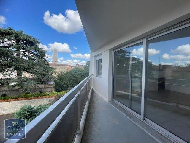 Appartement 1 pièce 30 m² à Niort — photo du bien