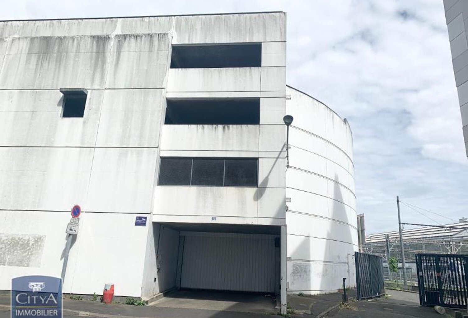 Location garage   à Tours (37000) — photo 1