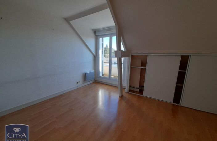 Location appartement 3 pièces 89 m² à Saint-Cyr-sur-Loire (37540) — photo 3