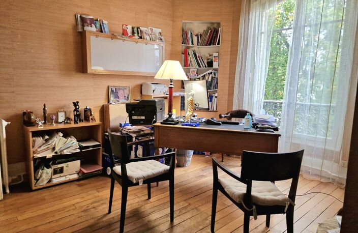 APPARTEMENT ANCIEN SAINT CLOUD MONTRETOUT — photo 2