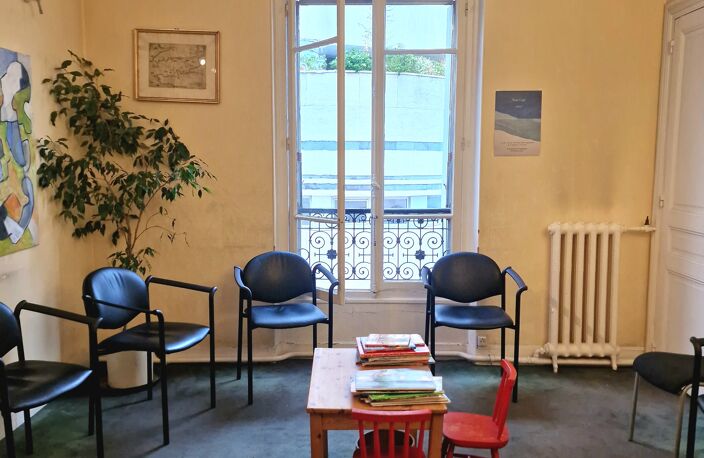 APPARTEMENT ANCIEN SAINT CLOUD MONTRETOUT — photo 3