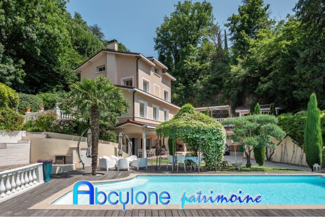 Villa / Maison  T8 à vendre Corenc 38700