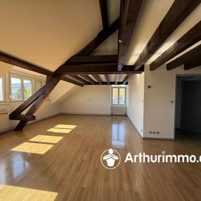 Appartement 6 pièces 910 €