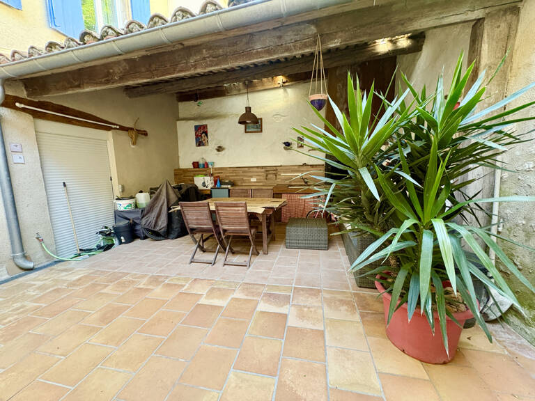 Vente Immeuble d'environ 127m2 comprenant 2 T3 + Cour + Gara — photo 1
