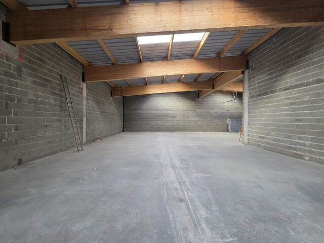 LOCAL D'ACTIVITE A VENDRE ANGERS OUEST — photo du bien