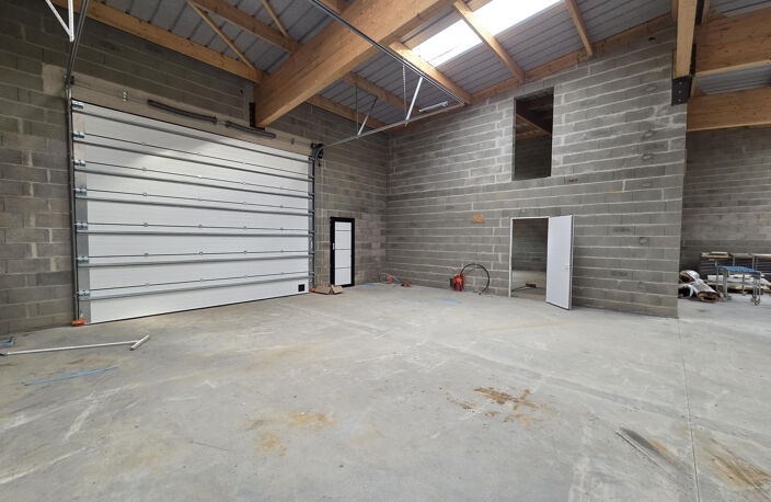 LOCAL D'ACTIVITE A VENDRE ANGERS OUEST — photo 2