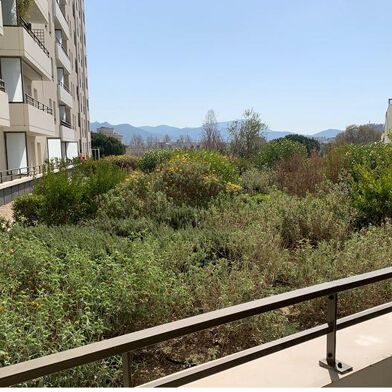 Appartement 3 pièces 932 €