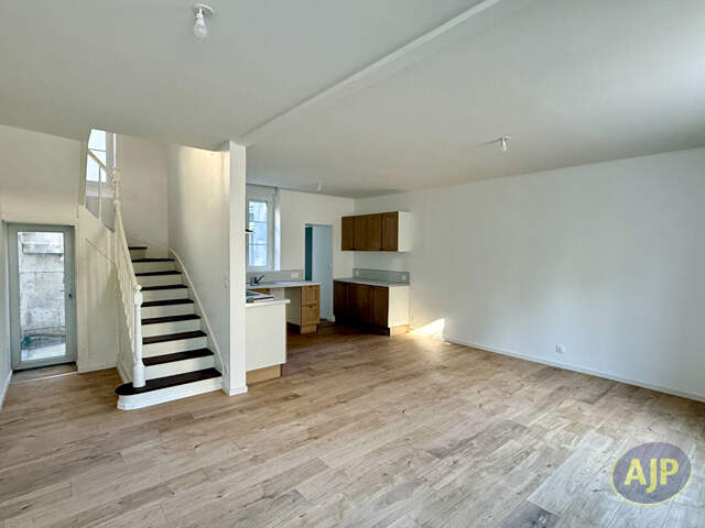 Maison en pierre entièrement rénovée, à deux pas du centre-ville — photo du bien