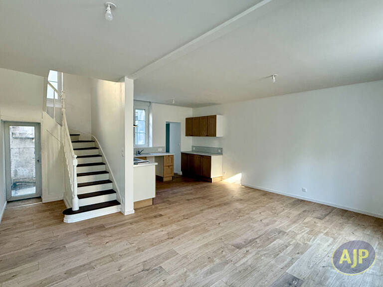 Maison en pierre entièrement rénovée, à deux pas du centre-ville — photo 1