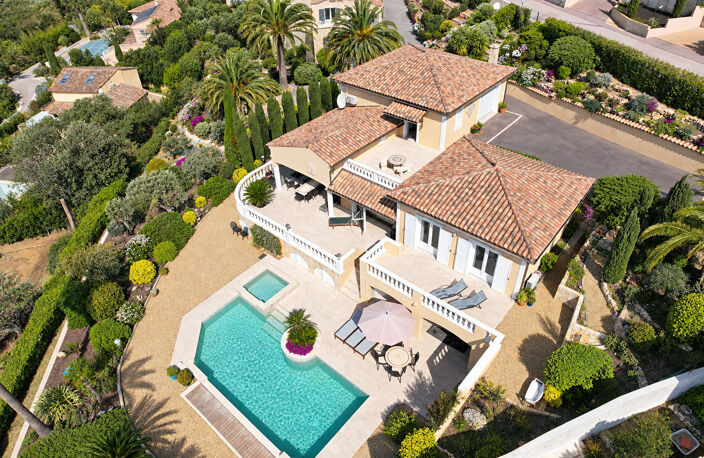 VILLA VUE MER 177M² 7 PIÈCES AVEC 4 CHAMBRES PISCINE GARAGE ET CAR PORT,  AUX ISSAMBRES — photo 2