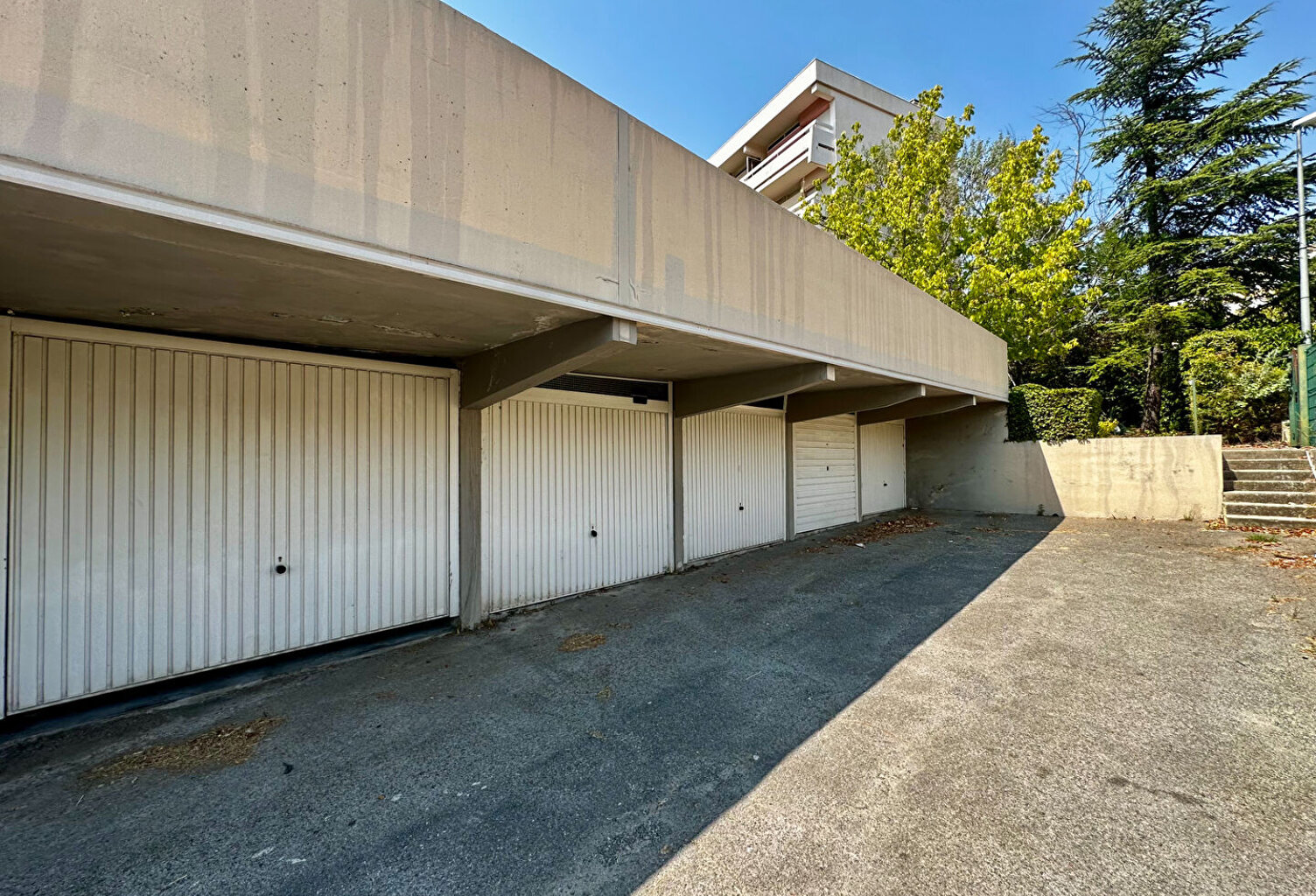 Garage fermé - Aix En Provence 13.65 m2 - Rue Paul Guigou — photo 1