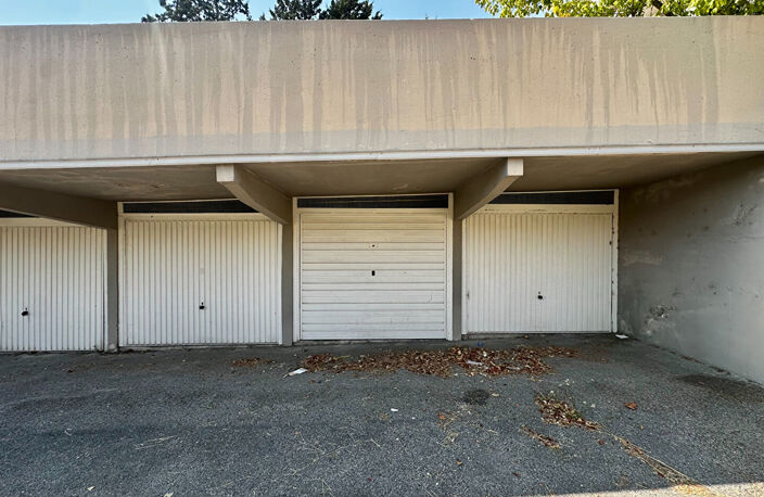 Garage fermé - Aix En Provence 13.65 m2 - Rue Paul Guigou — photo 2