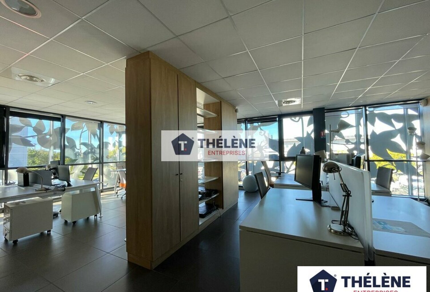 BUREAUX à LOUER — photo 1