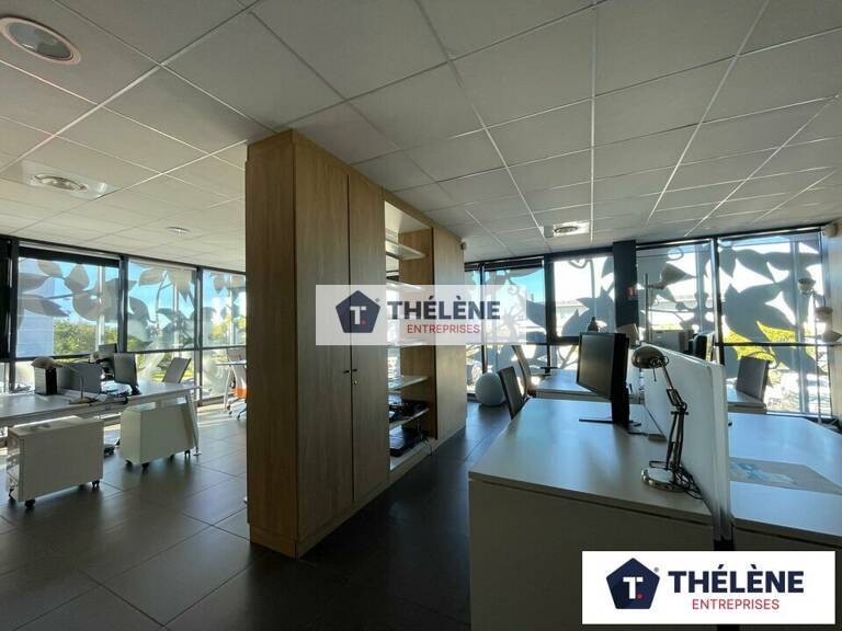 BUREAUX à LOUER — photo 1