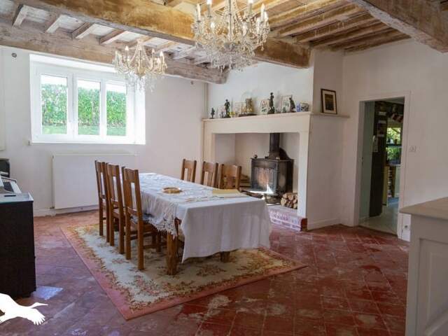 Maison en pierre de 7 pièces principales — photo du bien