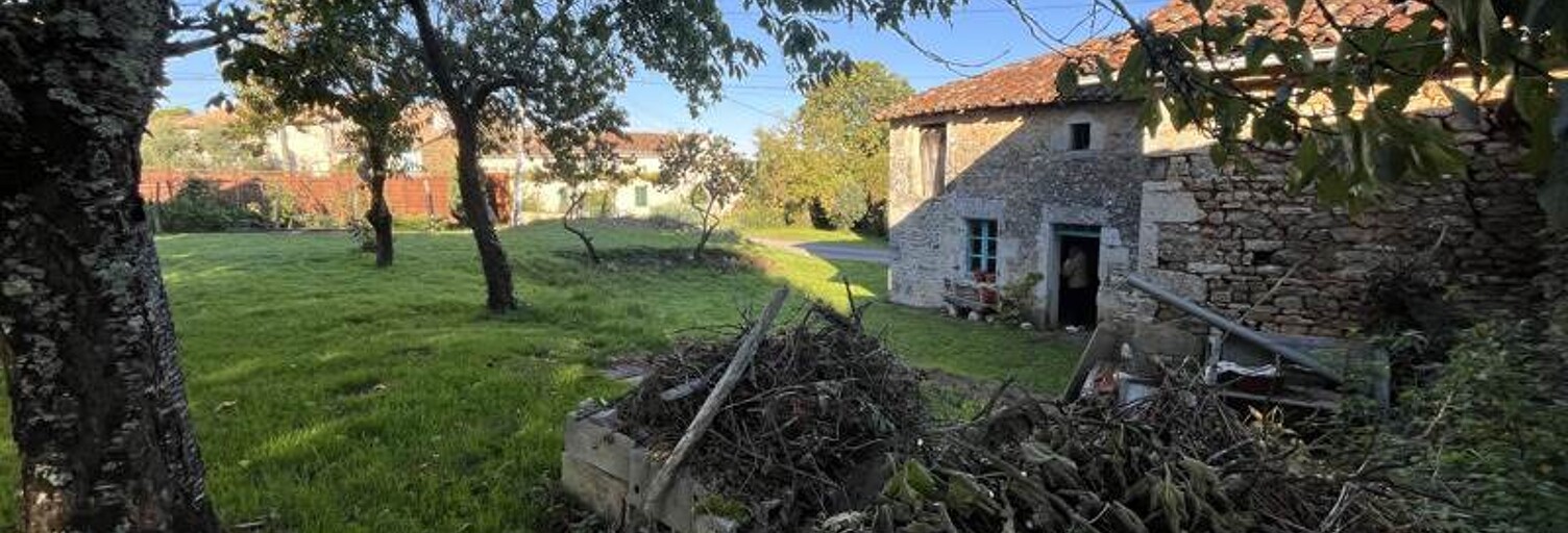 Maison 1 Pièce 90 m² à vendre à Nanteuil-en-Vallée (16700)