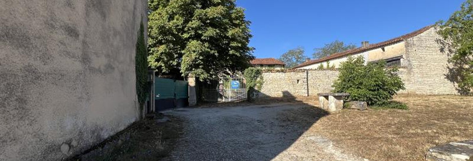 Maison 5 Pièces 300 m² à vendre à La Rochefoucauld-en-Angoumois (16110)
