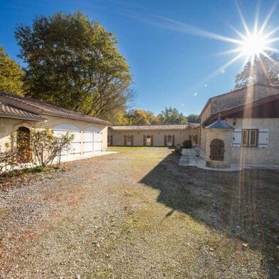 Maison 8 pièces 499200 €