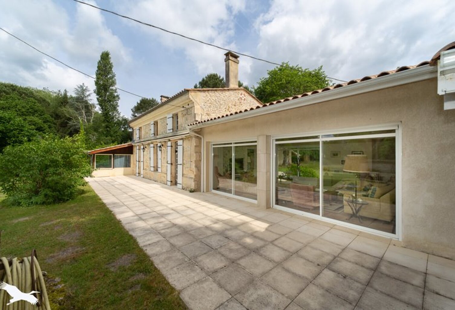 Vente maison 8 pièces 350 m² Saint-Christoly-de-Blaye (33920) — photo 1